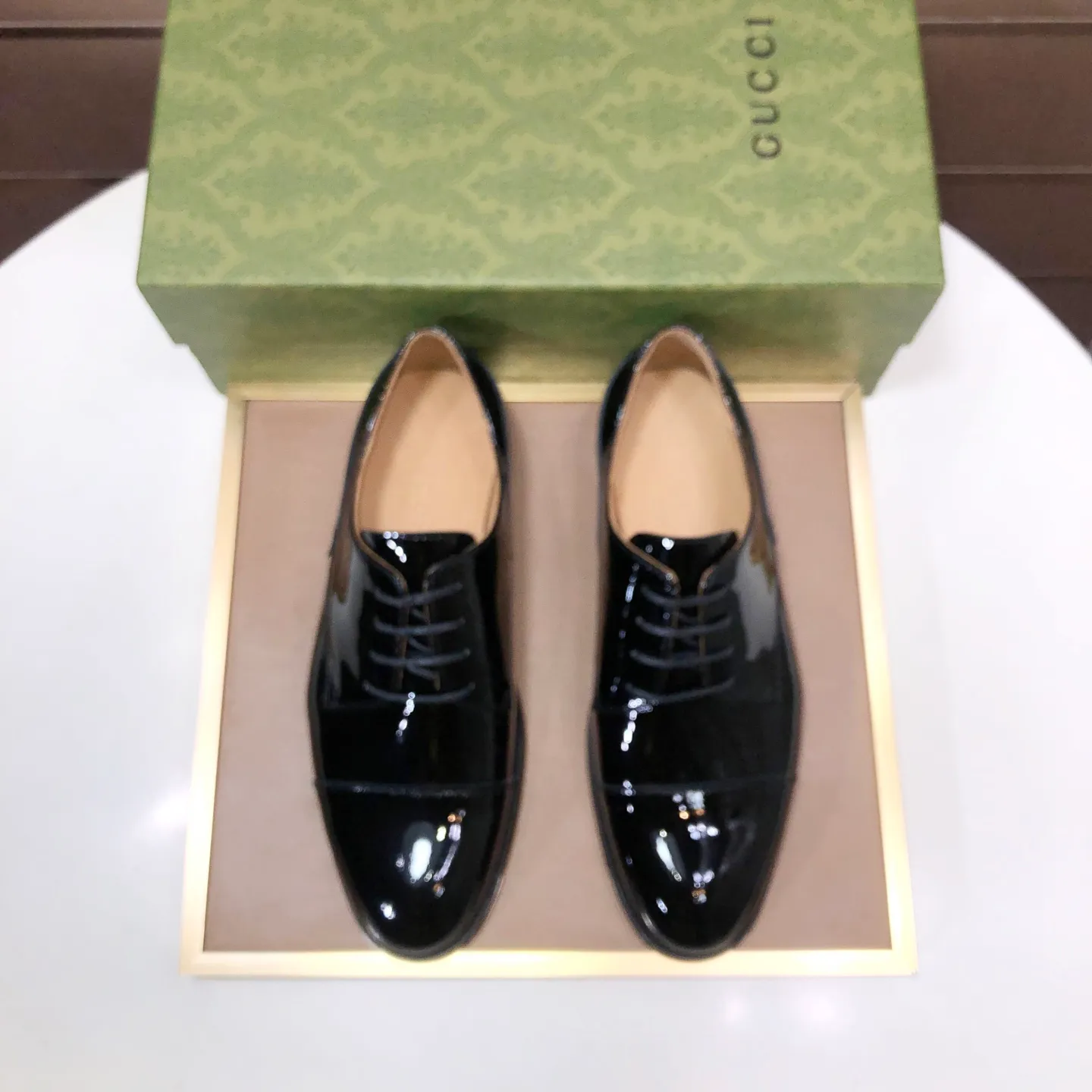 Men's shoes 💰660💰 Brand: GUCCI (Gucci) Standard code: Men's size 38/44 (45/46 can be customized) Grade: Same as the official website Original quality Material: Original cowhide Water-dyed cowhide lining Original rubber outsole Style category: Men's fashionable casual leather shoes Distinguished big-name luxury elements top luxury Color: Actual picture